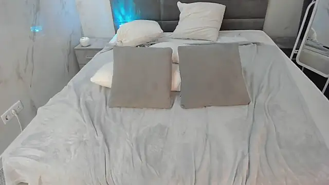 Chloee_White