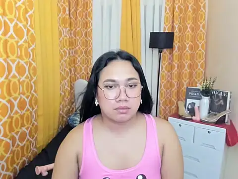 TsUncutKaren webcam