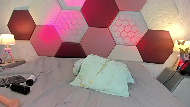 sofiawhites - SofiaWhites's free webcam - UK Sex Cams