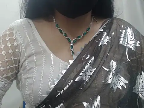 lovely_siri_23 - Lovely_Siri_23's free webcam - UK Sex Cams