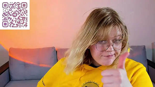luna_c0ra webcam