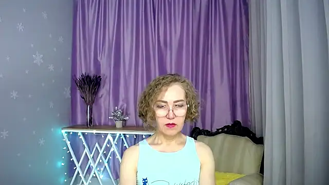 queen_a_n_i - Queen_a_n_i's free webcam - UK Sex Cams