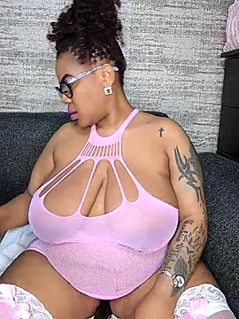 Webcam Model (ExclusiveLeexx)  is live.Free join now!