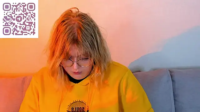 luna_c0ra webcam