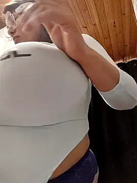 Webcam Model (AlexxiaaMat)  is live.Free join now!