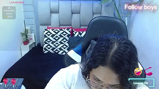 evelin_zaens (F young) - kiss me