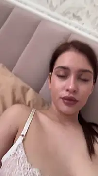 Webcam Model (KikiWatson)  is live.Free join now!