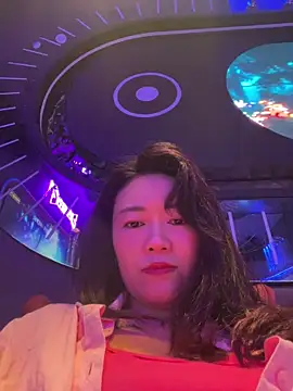 Molly-xiao from StripChat is Freechat