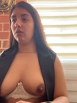 Webcam Model (A-uroora)  is live.Free join now!
