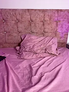 Webcam Model (Annie_bonnie_)  is live.Free join now!