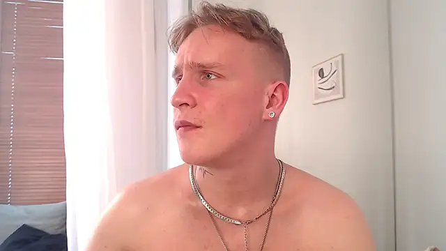 AlexxSweet webcam