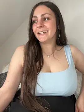 Loella-Rose webcam