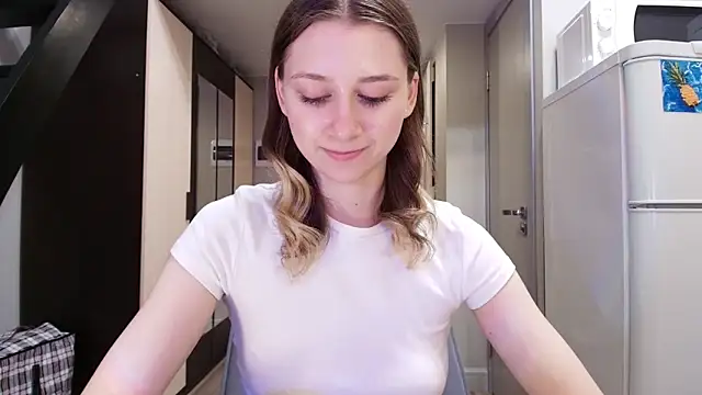 jackp0t__ (F teen) - tits massage close to cam