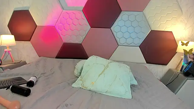 sofiawhites - SofiaWhites's free webcam - UK Sex Cams