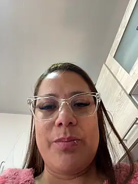 pretty__milf - Pretty__Milf's free webcam - UK Sex Cams