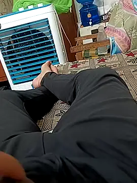 wrong_man25 (M young) - Cum in public