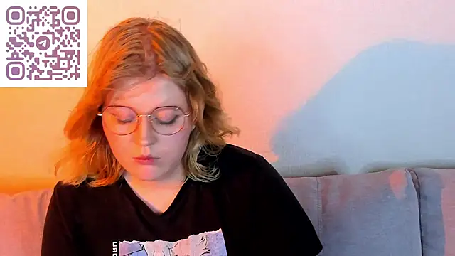 luna_c0ra webcam