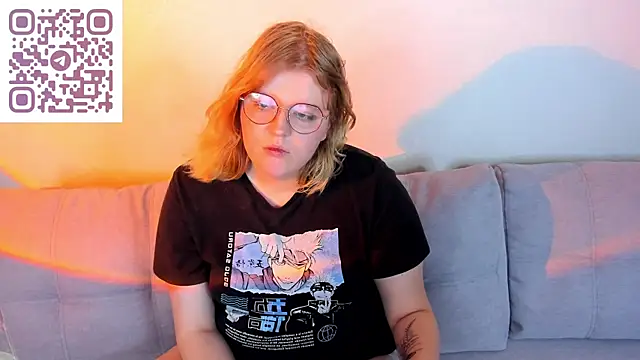 luna_c0ra webcam