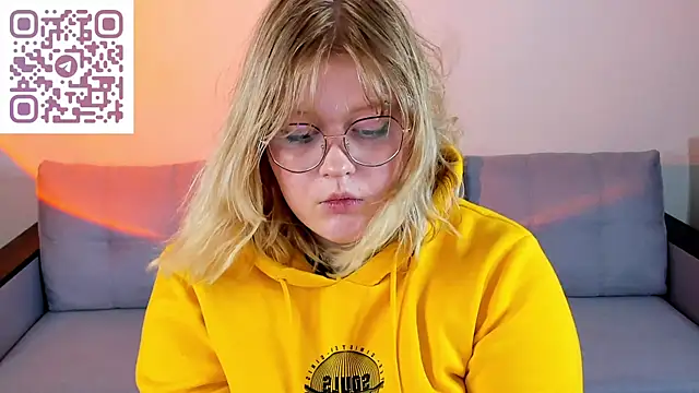 luna_c0ra webcam