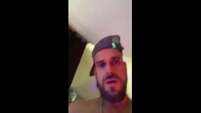 Guyst049 webcam