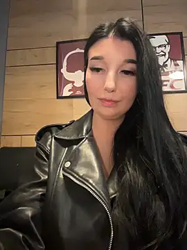 tisha_busty (F milf) - off BRA & shake big BOOBS right in BAR