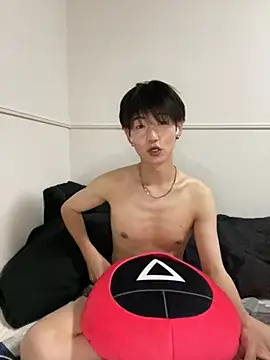 xriix (Ask my age) - 上半身脱ぐ Take off shirt