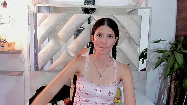sofy_bonnet1 webcam
