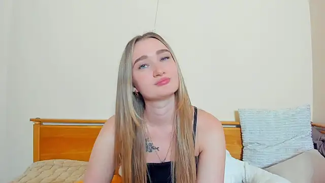 VioletteClaire webcam