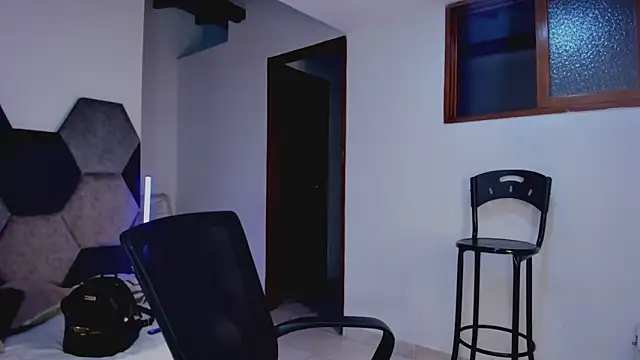 MikaelaStone webcam