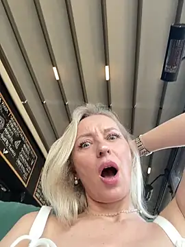 vikabunny1 (Ask my age) - Take off penties tease pussy🔥Public