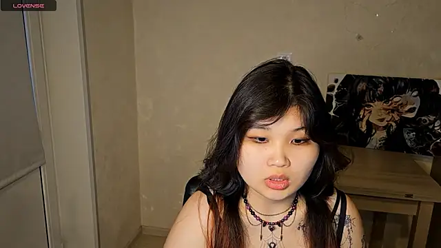 lenayobondio (F young) - Flash boobs