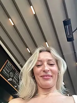 VikaBunny1 live sex cam