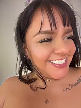 emyiluxe - EmyiLuxe's free webcam - UK Sex Cams