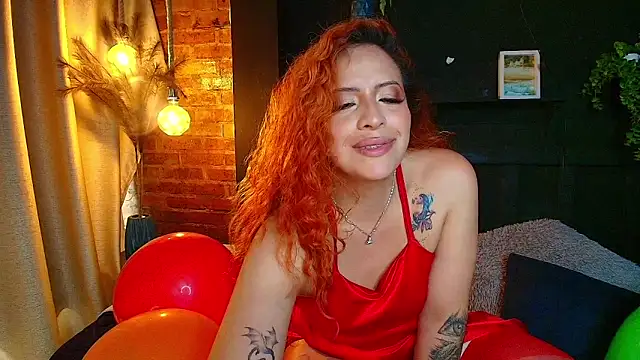 sahra_taylor_ (F milf) - show ass in doggy style