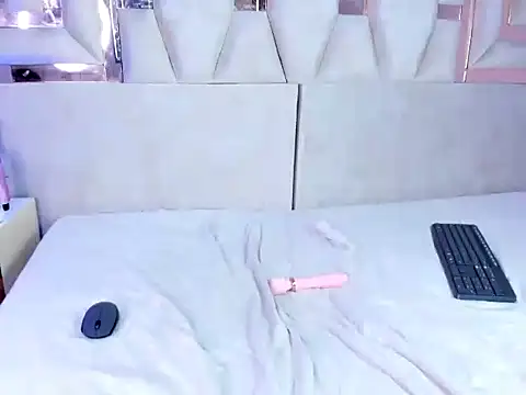 Trixie_Fox webcam