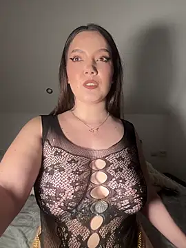 Webcam Model (AlyraMoon)  is live.Free join now!