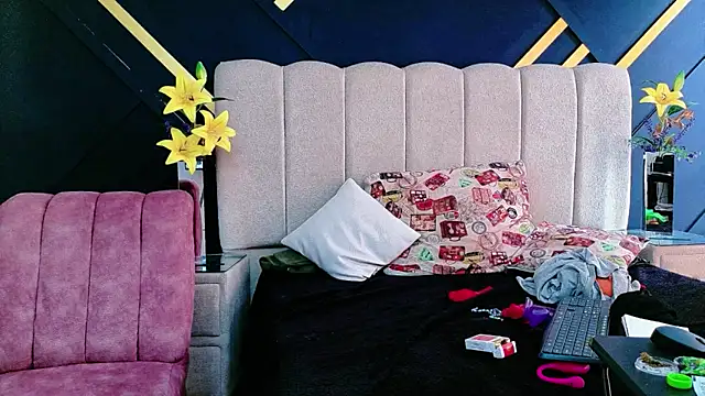 NikiEvanz webcam