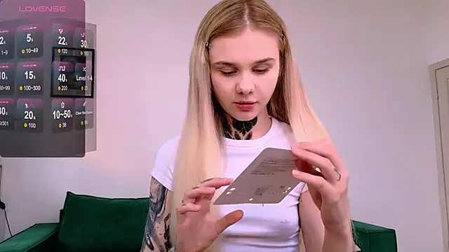 britney_lynch (F teen) - show butt+slap