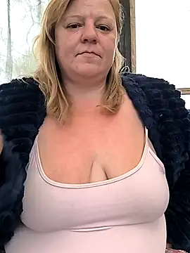 jusichka (Ask my age) - Naked doggy style
