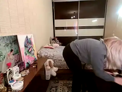 lia_laguna77 (Ask my age) - Pay the rent