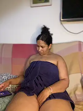 carola-ross (F milf) - Clamps on my nipples🍒
