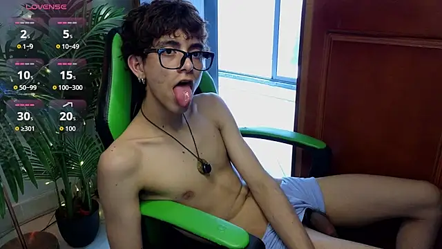 matty_sparkk (M twink) - show us your underwear very well