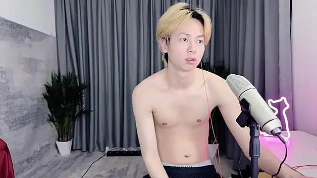 hafabva (M twink) - 俯臥撐*20  20push-ups