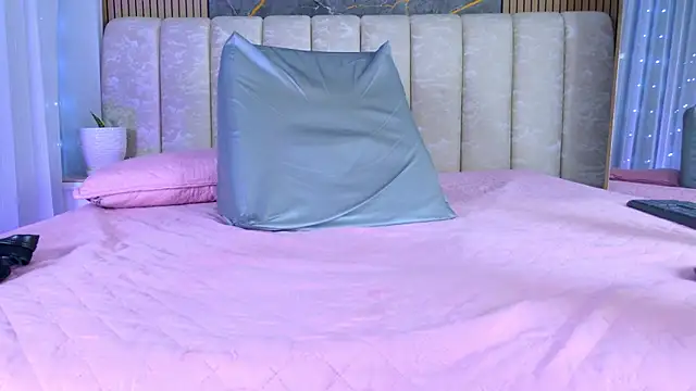 mia_scot webcam