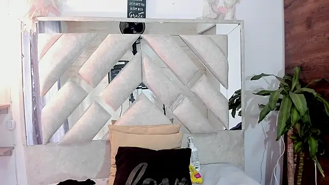 sofy_bonnet1 webcam