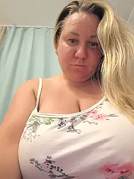 AnnaCurvy webcam