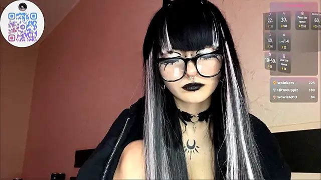 smilingpatent (F teen) - show your breasts and play with them