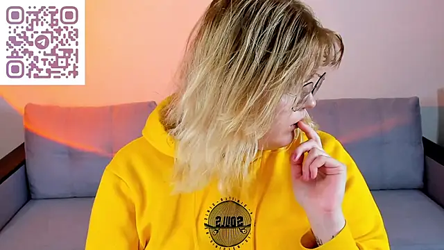 luna_c0ra webcam