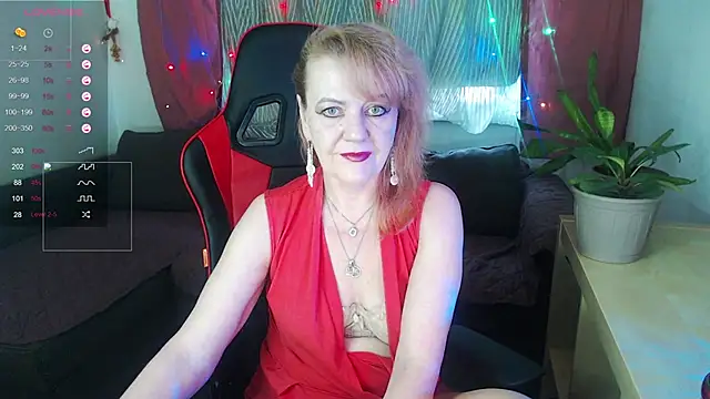 liset_monro (F mature) - Pink bodysuit