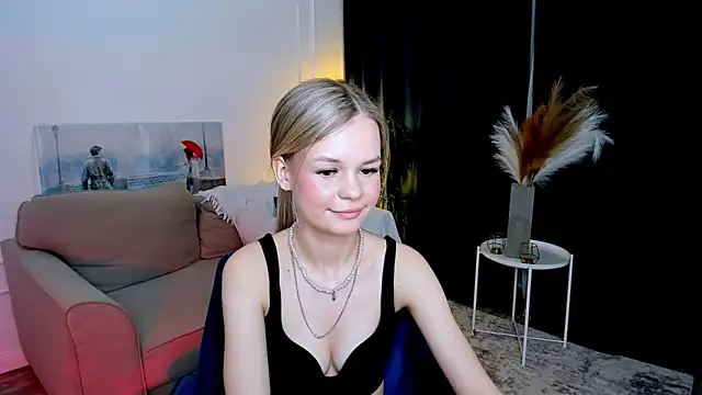 midnighteaura (F teen) - A flying kiss just for you!